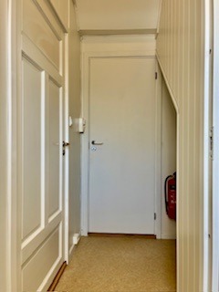 Gang mellom kjøkken og bad